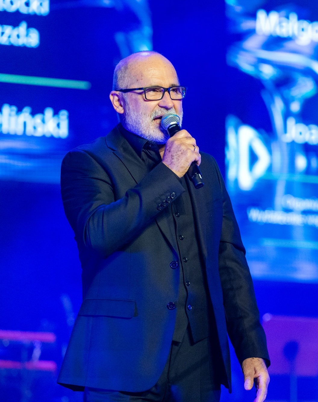 Mariusz Zieliński - praca przed mikrofonem lektorskim